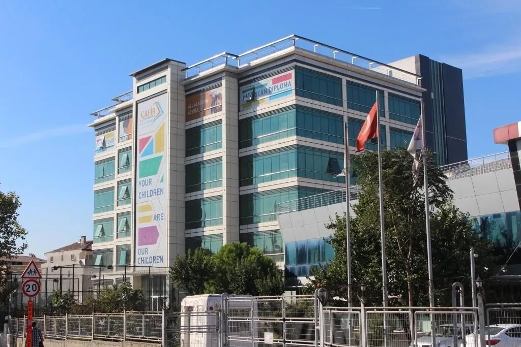 映湖逸庭周边:Safir 国际学校